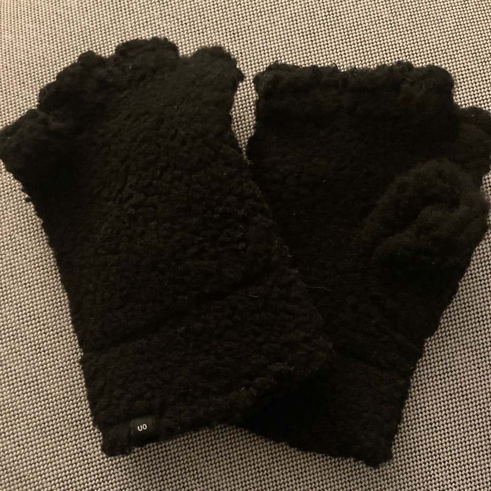 Urban Outfitters (UO) Black Sherpa Fingerless Gloves